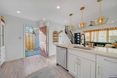 3104 Summit Ave, Union City NJ  07087-2415 exterior