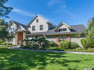 68 Washington Ave, Holtsville, NY 11742-1048