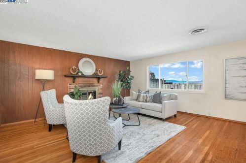 940 Marlesta Rd, Pinole CA  94564-2609 exterior