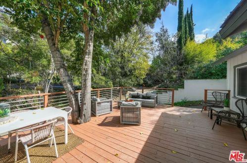 3985 Alta Mesa Dr, North Hollywood CA  91604-4010 exterior