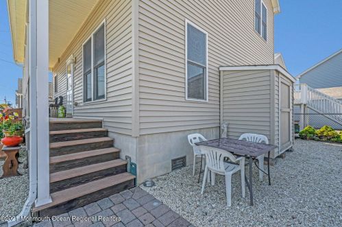 271 Kearney Ave, Pelican Island NJ  08751-1822 exterior