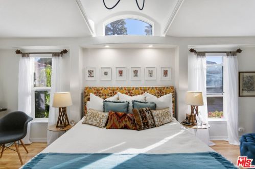 154 Navajo Ln, Topanga CA  90290-4451 exterior