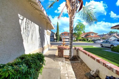 272 Sparrow St, Vacaville CA  95687-7225 exterior