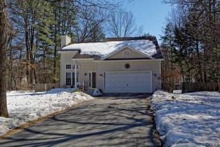 165 Rimbrave Dr, Fortsville, NY 12831-2397