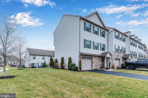 262 Melbourne Ln, Navy Sup Dpt PA  17055-6674 exterior