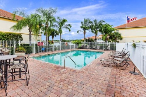 7836 Clemson St, Naples FL  34104-5350 exterior