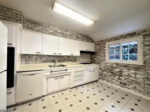 151 Harrison Rd, Parsippany NJ  07054-2550 exterior