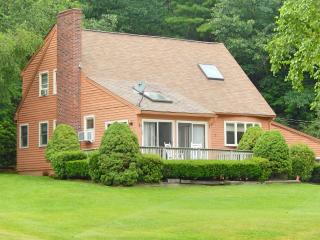 12 Lorri Rd, Derry, NH 03038-4112