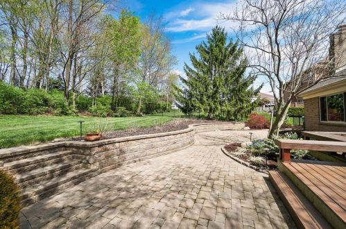 5579 Fawn Wood Ln, Cincinnati, OH 45247-4509