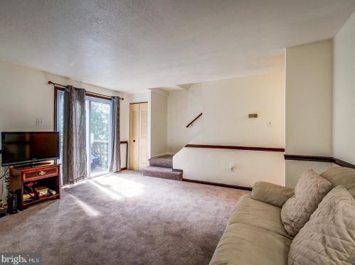 1947 Pohick Creek Ct, Woodbridge, VA 22192-2428