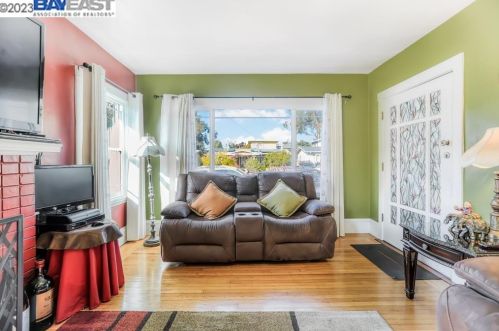 2708 Humboldt Ave, Oakland CA  94602-3635 exterior