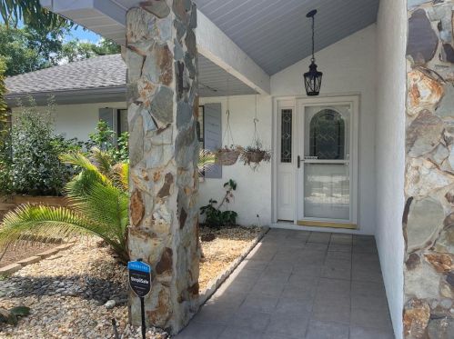 2184 Colonial Blvd, Palm Harbor, FL 34683-2205