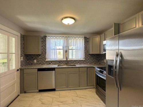 13 Spruce Rd, Middletown NY  10940-7523 exterior