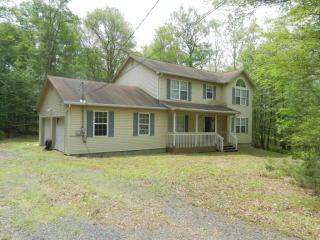 114 Ski Way Dr, Henryville, PA 18332-7164