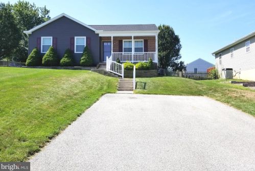 15 Constitution Ct, Littlestown, PA 17340-1527