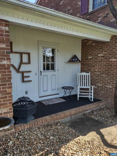 1054 Chestnut Dr, Harrisonburg VA  22801-1608 exterior