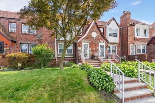 226-18 141st Ave, Jamaica, NY 11413-4712