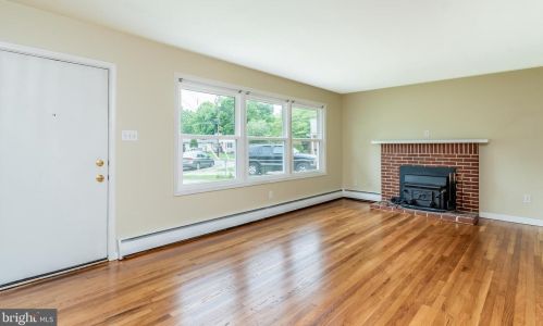 4 Beaver Rd, Camp Hill PA  17011-7404 exterior