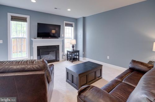 16002 Pitner St, Haymarket VA  20169-4956 exterior