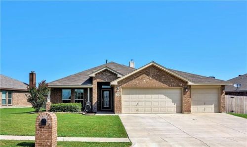436 Brookhollow Ln, Fort Worth, TX 76131-3141