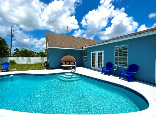 2062 Floresta Dr, Fort Pierce FL  34984-4706 exterior