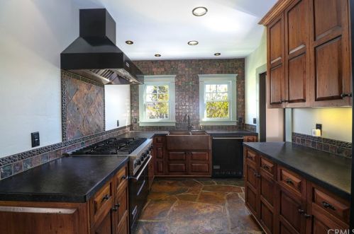 213 Roycroft Ave, Long Beach, CA 90803-1719