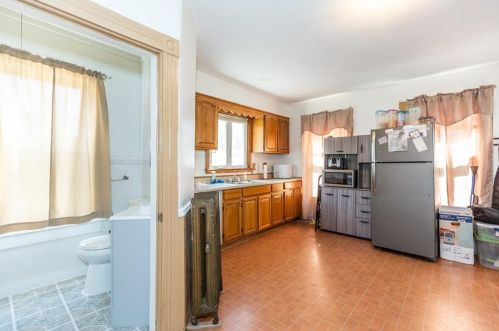 43 3rd Ave, Woonsocket RI  02895-5041 exterior