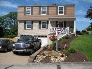 105 Towne Dr, Whitaker, PA 15120-3512