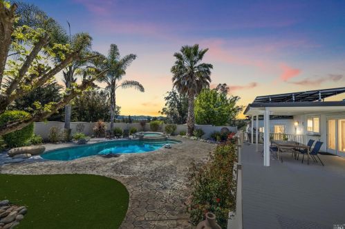 307 Orchard Ln, Penngrove, CA 94951-9602