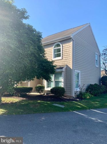 234 Crescent Dr, Swatara, PA 17033-2335