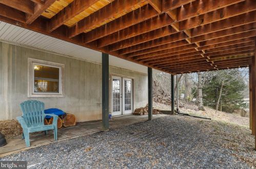 499 Rome Beauty Dr, Linden VA  22642-6441 exterior