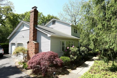 10 Upper Cross Way, Shoreham, NY 11786-1456