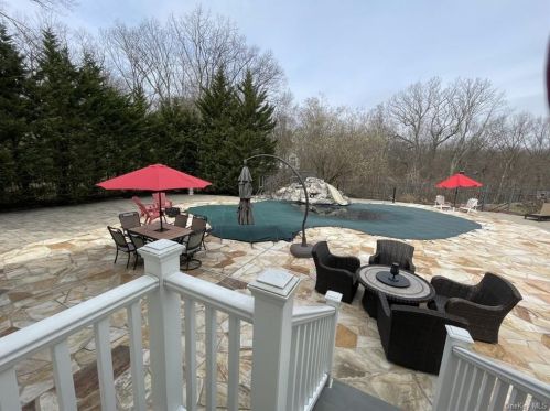 38 Old Country Rd, New Rochelle, NY 10804-3412