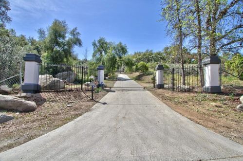 47480 Sandia Creek Dr, Temecula CA  92590-4129 exterior