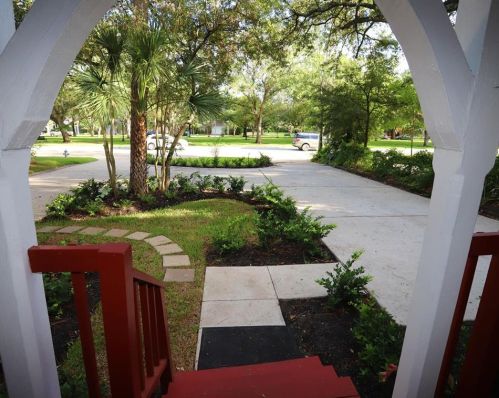 4912 Bellaire Blvd, Bellaire, TX 77401-4017