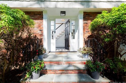 20 Heather Dr, Stamford, CT 06903-2122