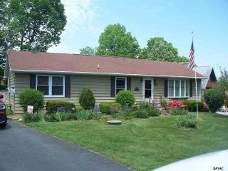 244 Forrest Dr, Gettysburg, PA 17325-8918