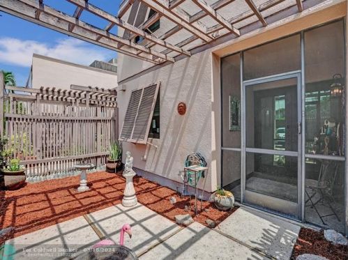 1131 124th Ave, Hollywood, FL 33026-4322