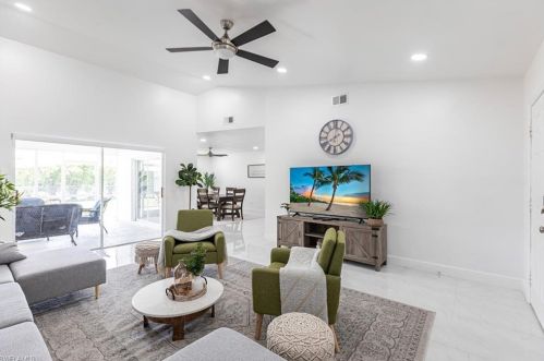 96 Wickliffe Dr, Naples, FL 34110-1332
