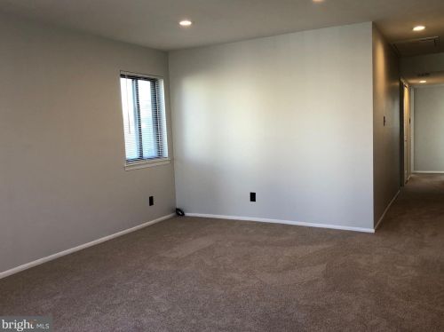 1008 Hemlock Pl, Huntingdon Valley PA  19006-1715 exterior