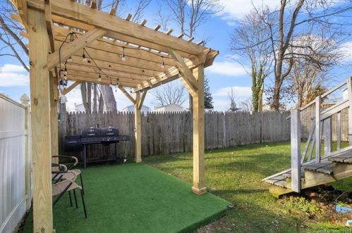 3 Griswold Ct, United States Coast Guard Ac CT  06320-5209 exterior