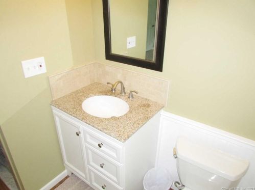 132 Turnbull Rd, New Hartford CT  06057-4136 exterior