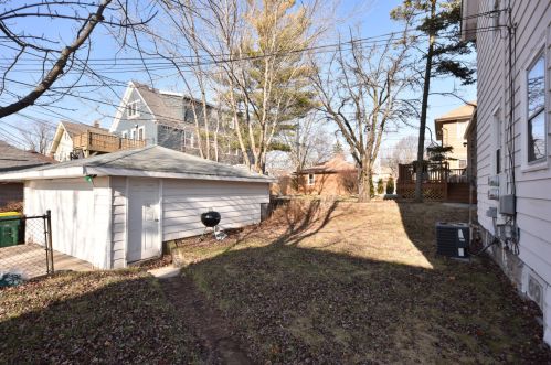 3561 Murray Ave, Milwaukee WI  53211-2525 exterior