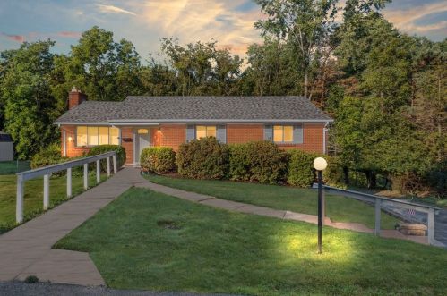 326 Haugh Dr, Pittsburgh, PA 15237-5635