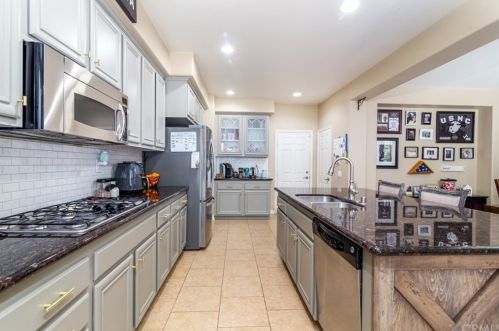 27404 Lock Haven Ct, Temecula CA  92591-4423 exterior