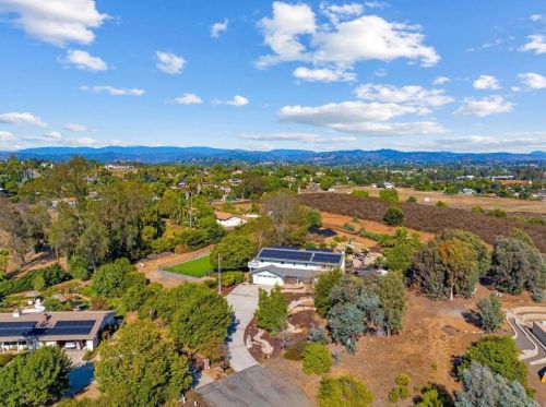 1322 Hamilton Ln, Escondido CA  92029-4316 exterior