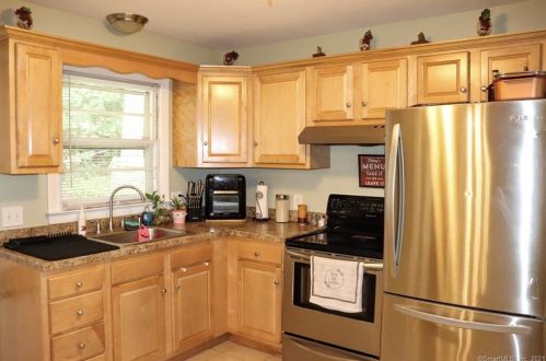 165 Juniper Ridge Dr, Waterbury CT  06708-1934 exterior