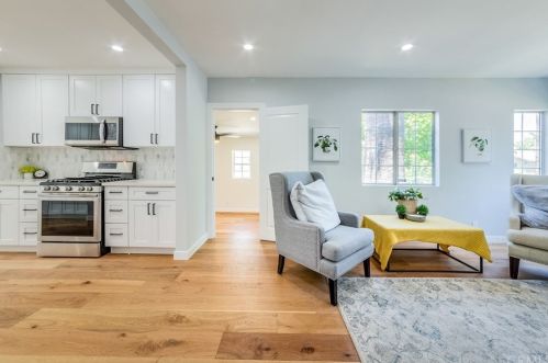 17602 Collins St, Van Nuys CA  91316-1245 exterior