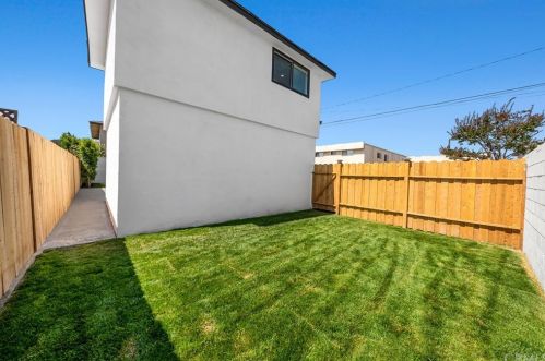 1504 Mackay Ln, Redondo Beach CA  90278-4417 exterior