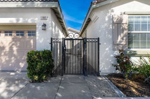 11985 Clayton Ln, Victorville, CA 92392-6842